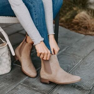 Thursday Boot Co. Duchess Chelsea Boots 6